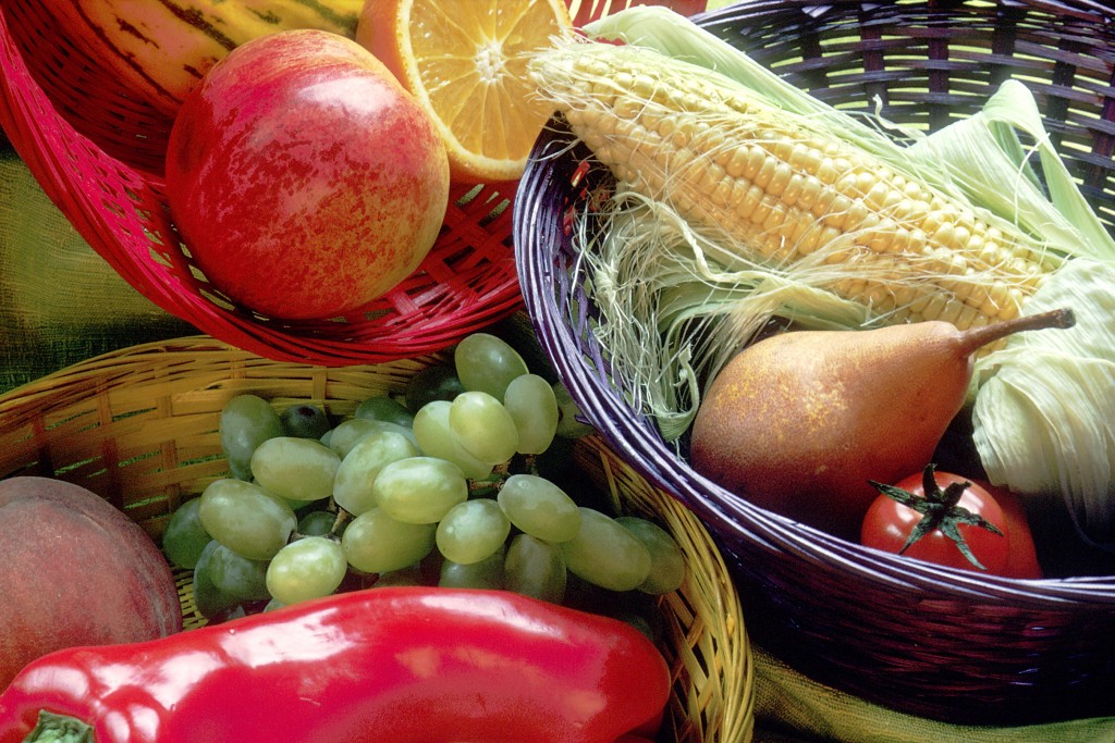 Fruit_and_vegetables_basket