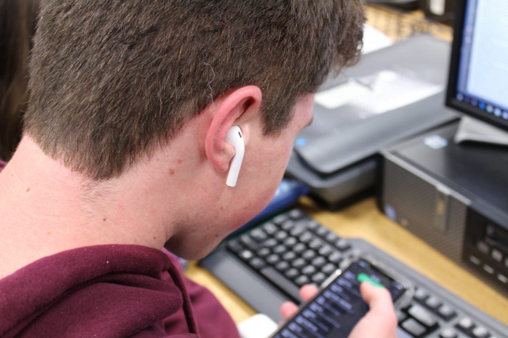 AIRPODS